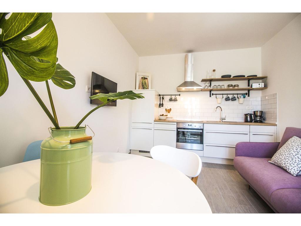 Apartment Sur La Plage Podstrana Esterno foto