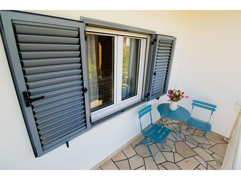 Apartment Sur La Plage Podstrana Esterno foto